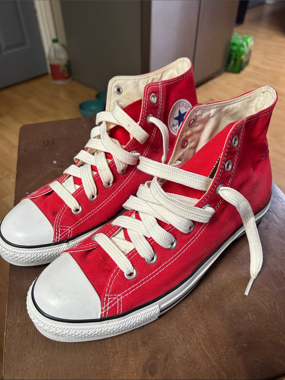Vintage 2000 Converse High-Top Sneakers in Red with Cream Laces men’s 11